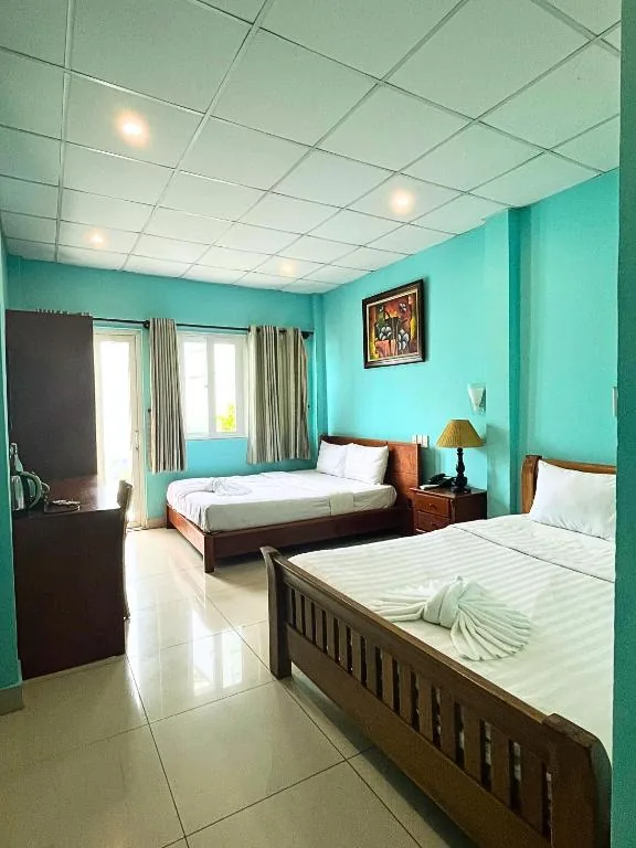 Quadruple Room with Balcony — The Alley Saigon Hotel