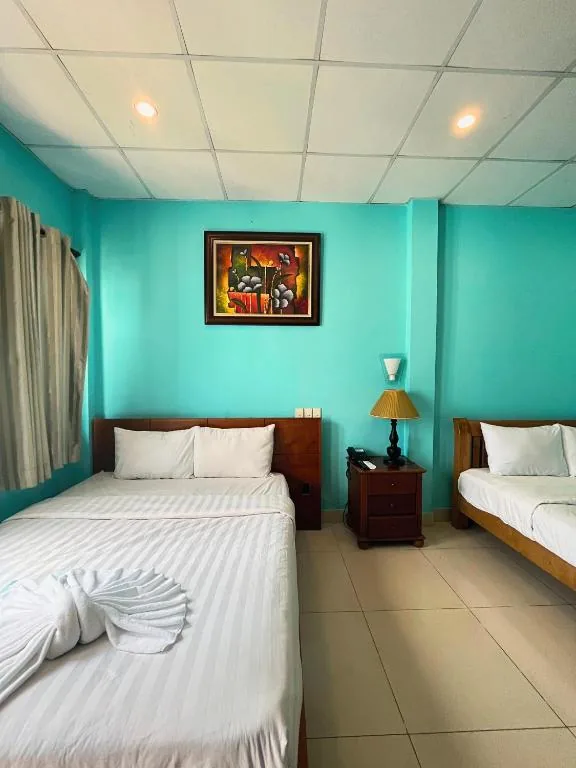 Superior Triple Room — The Alley Saigon Hotel